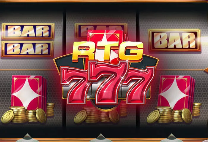 Main tapant un code bonus sans dépôt Sharkroll Casino sur un écran.